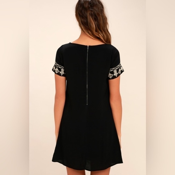 NWT Lulu’s XS Tale to Tell Beige and Black Embroidered Shift Dress - Picture 4 of 12